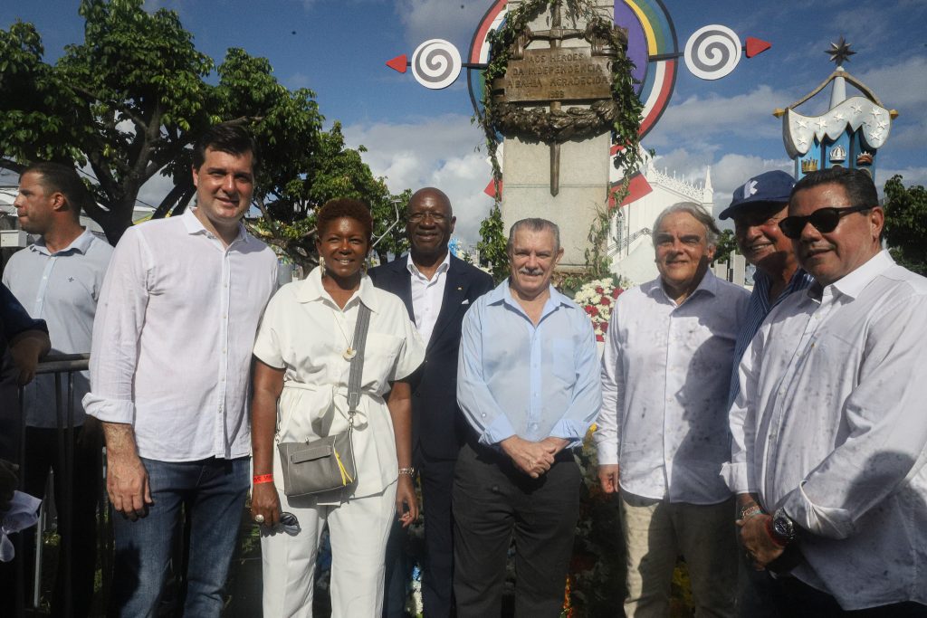 Desembargador do TJBA marca presença no desfile cívico em comemoração aos 201 anos de Independência da Bahia  