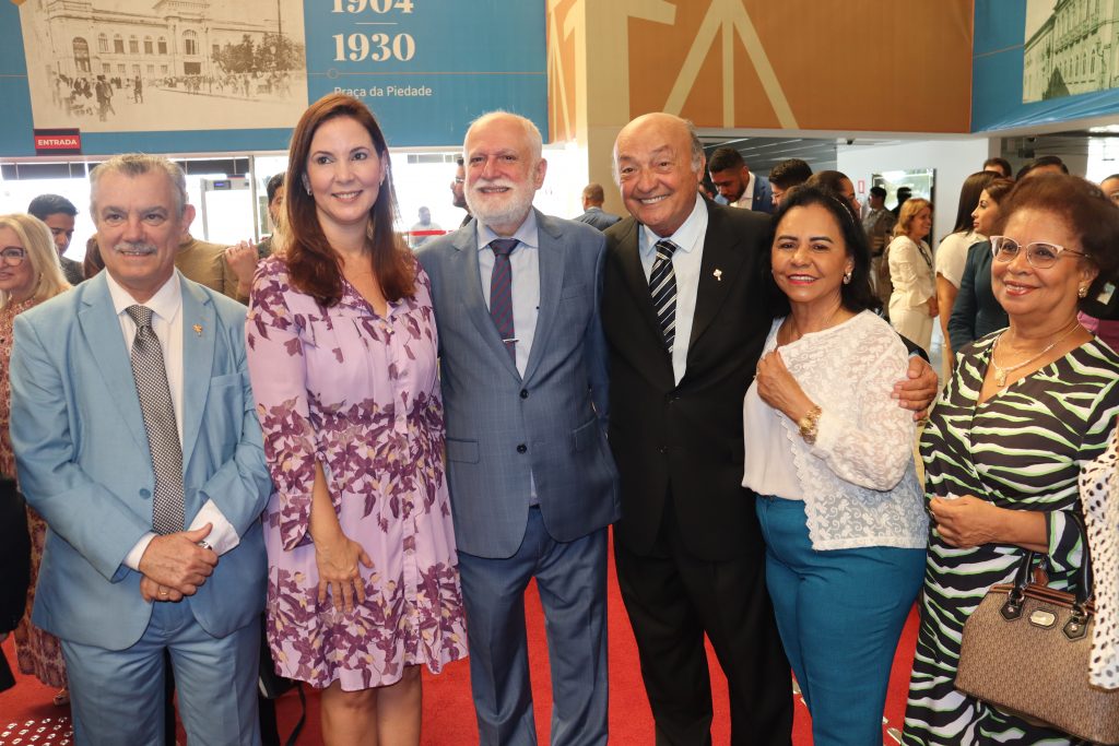 Aposição da foto do Desembargador Nilson Soares Castelo Branco é marcada por homenagens; ele é o 52º na Galeria de Ex-Presidentes da Corte   