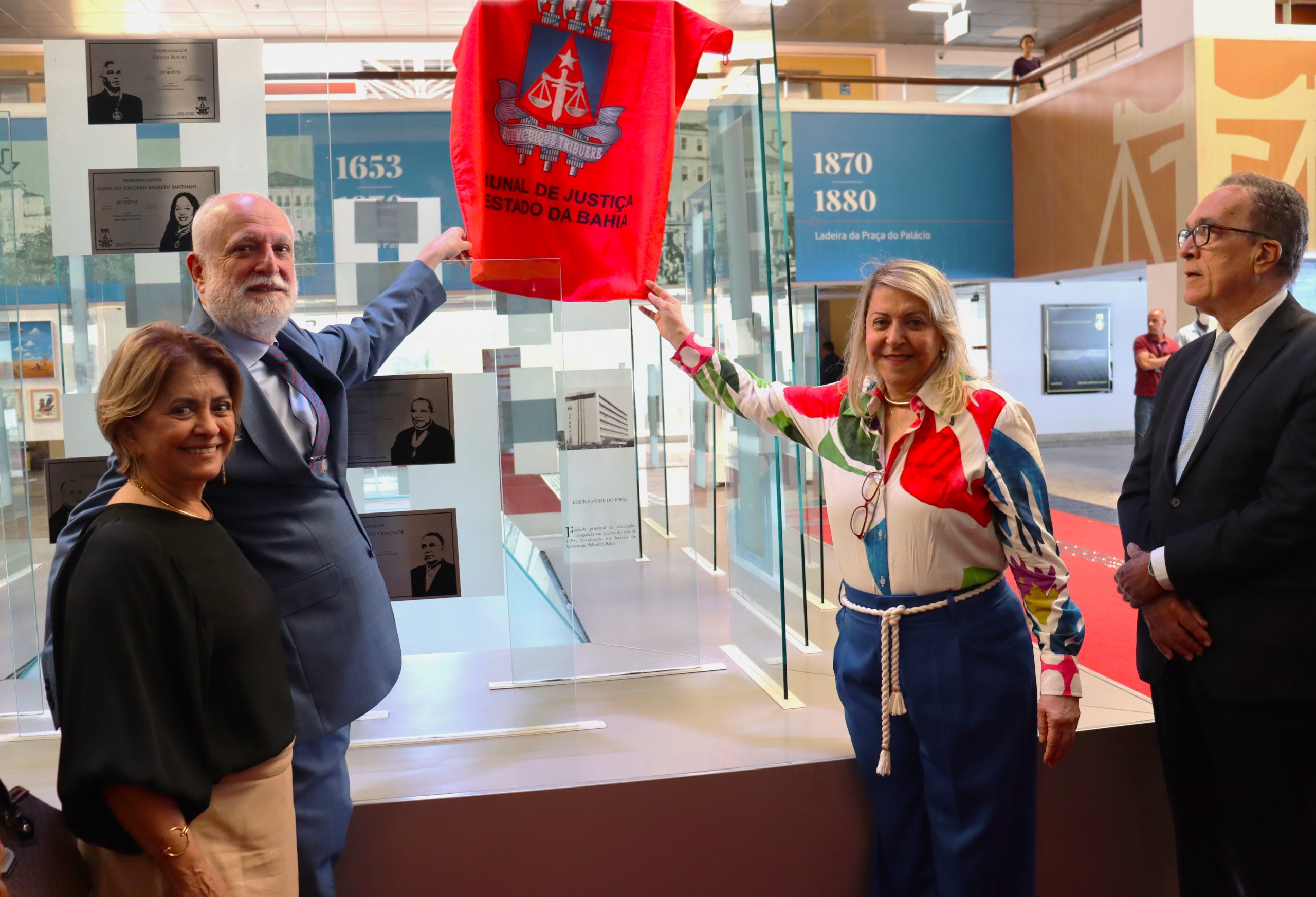 Aposição da foto do Desembargador Nilson Soares Castelo Branco é marcada por homenagens; ele é o 52º na Galeria de Ex-Presidentes da Corte   