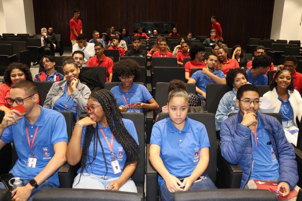 TJBA inicia Semana do Estagiário com série de palestras; Desafio EST e Feira de Oportunidades integram a programação    
