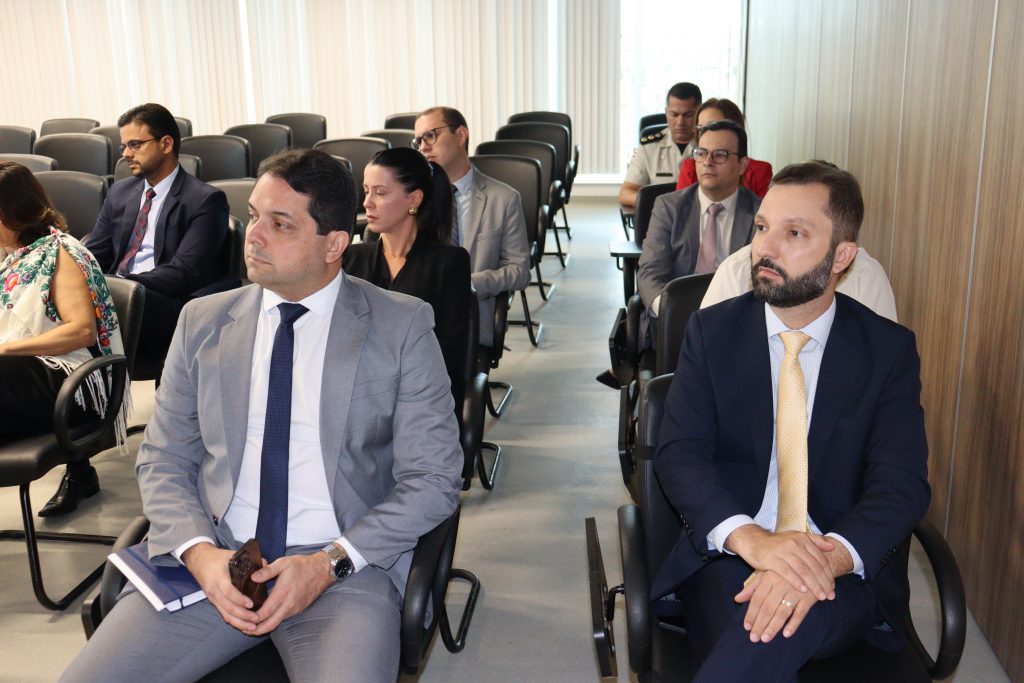 Presidente do TJBA realiza reunião para tratar de assuntos administrativos   