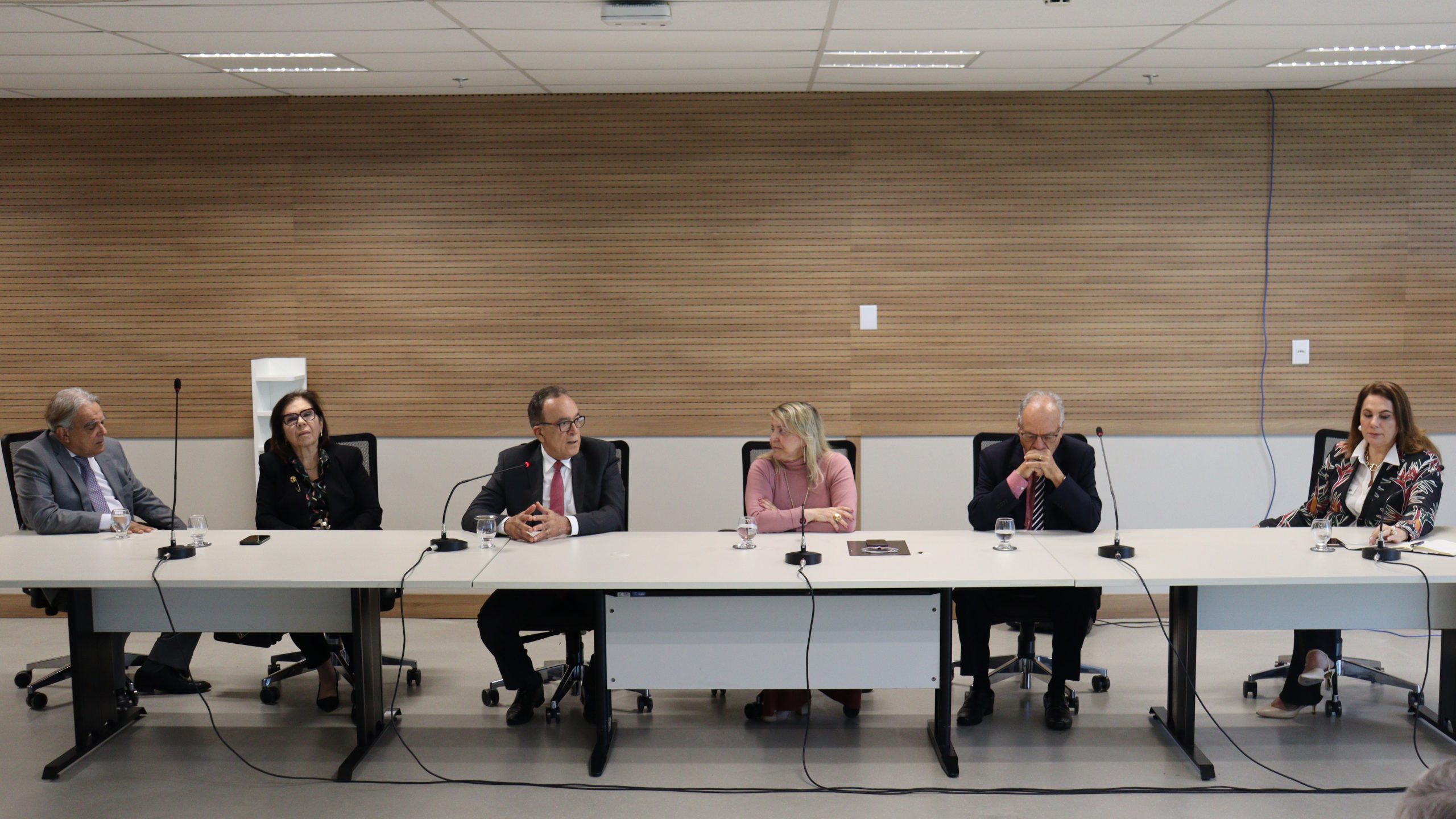 Presidente do TJBA realiza reunião para tratar de assuntos administrativos   