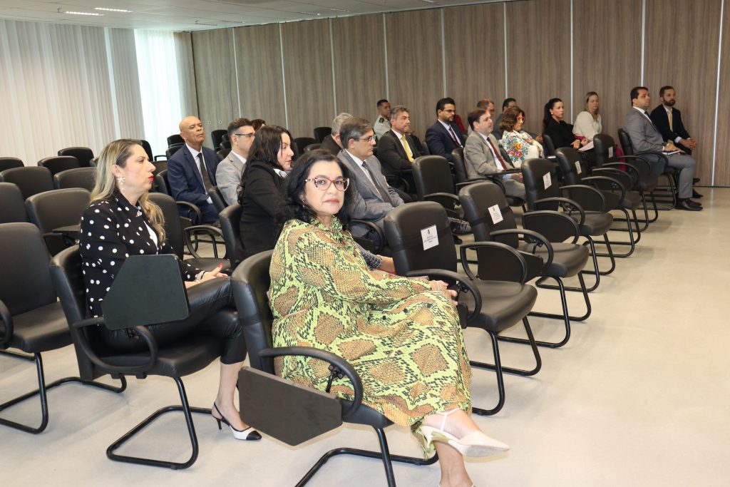 Presidente do TJBA realiza reunião para tratar de assuntos administrativos   