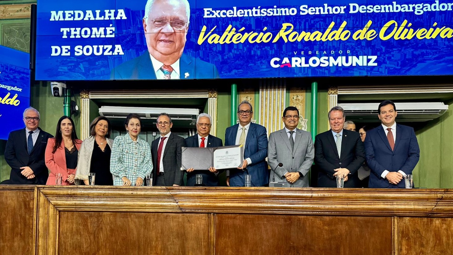 Desembargadora representa Presidente do Tribunal de Justiça do Estado da Bahia em entrega da Medalha Thomé de Souza    