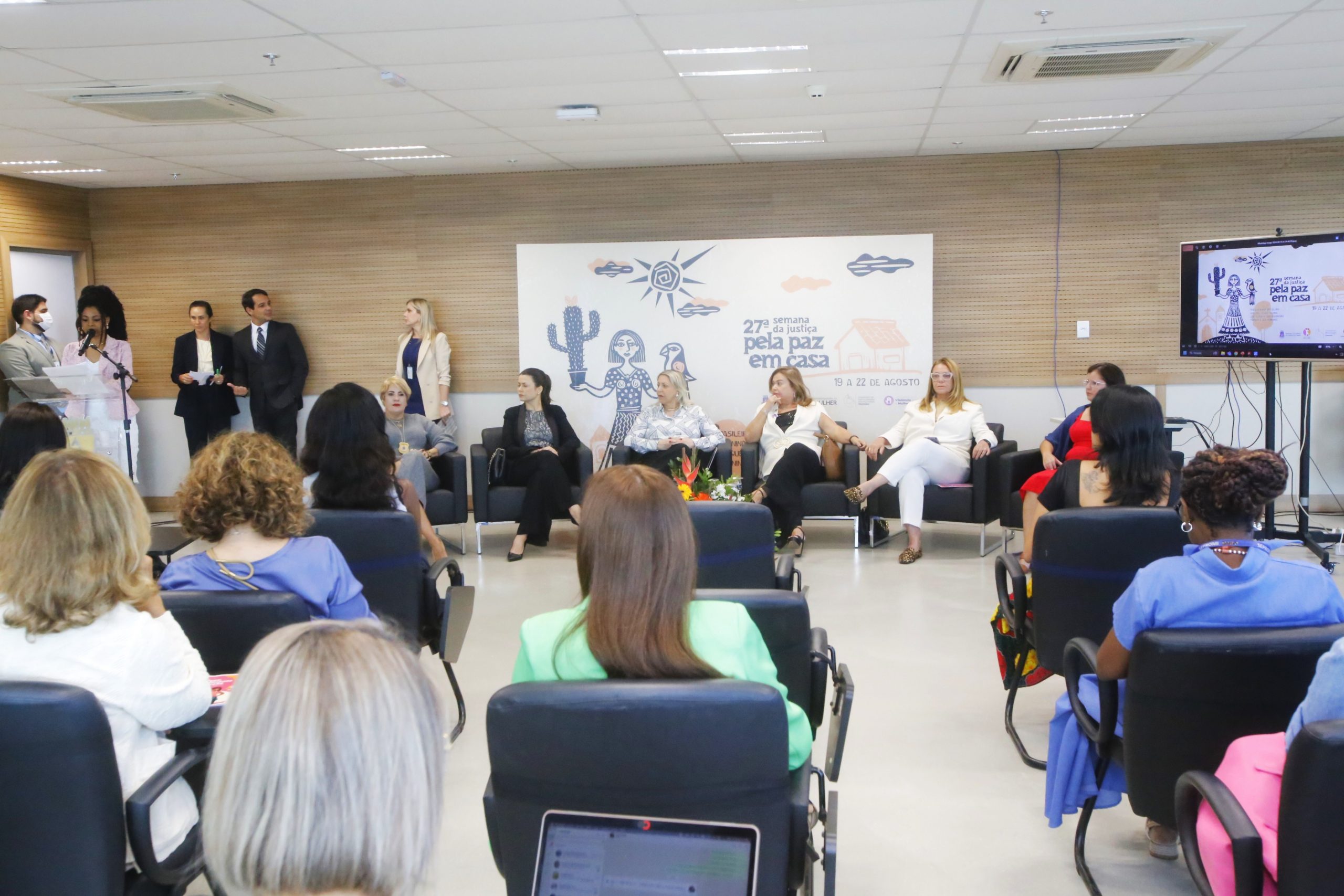 Primeiros dois dias da 27ª Semana da Justiça pela Paz em Casa integram ações e debates focados no cuidado e no suporte da mulher  