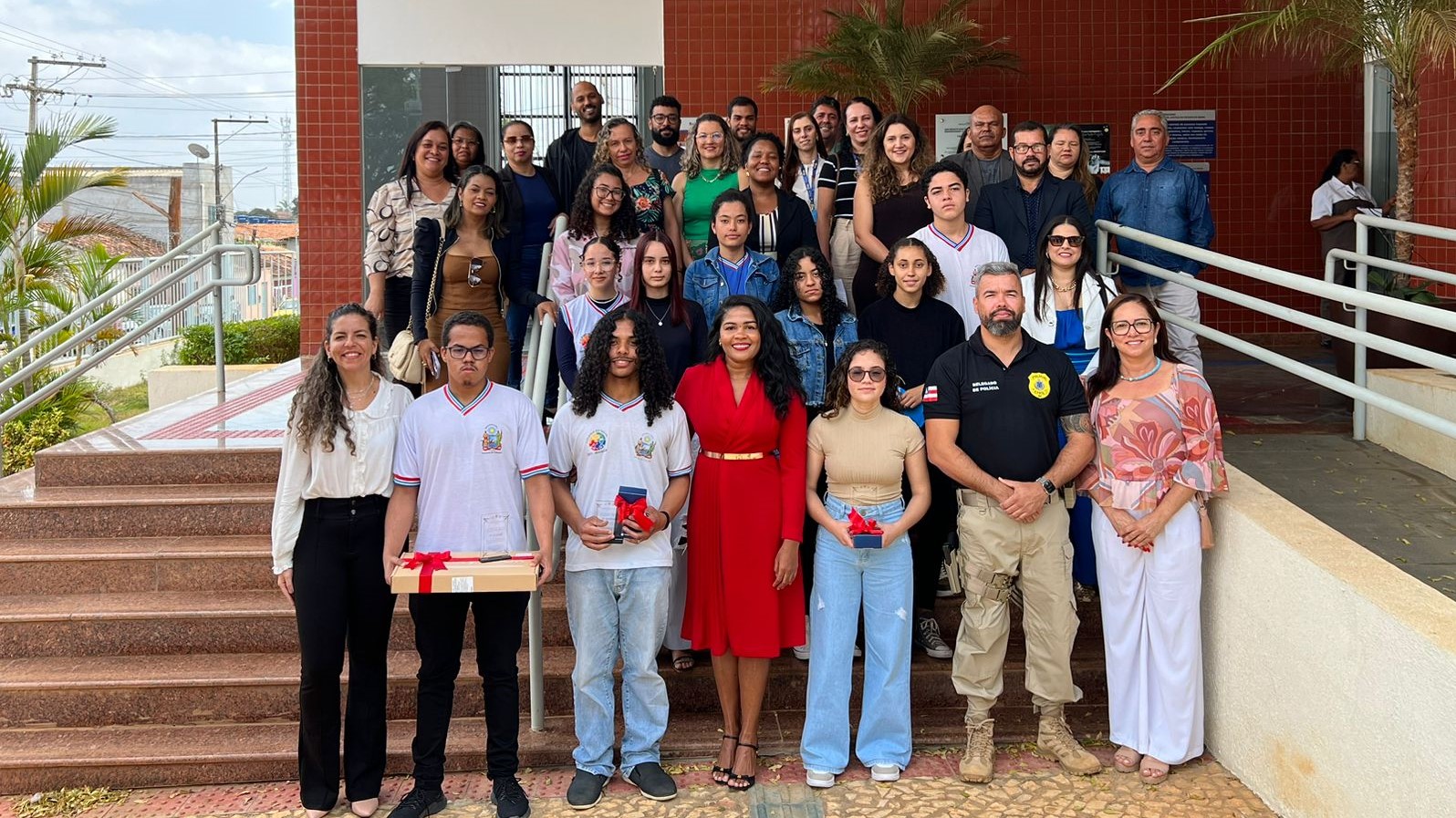 Comarca de Iraquara premia redações de estudantes como parte das atividades da 27ª Semana da Justiça pela Paz em Casa    