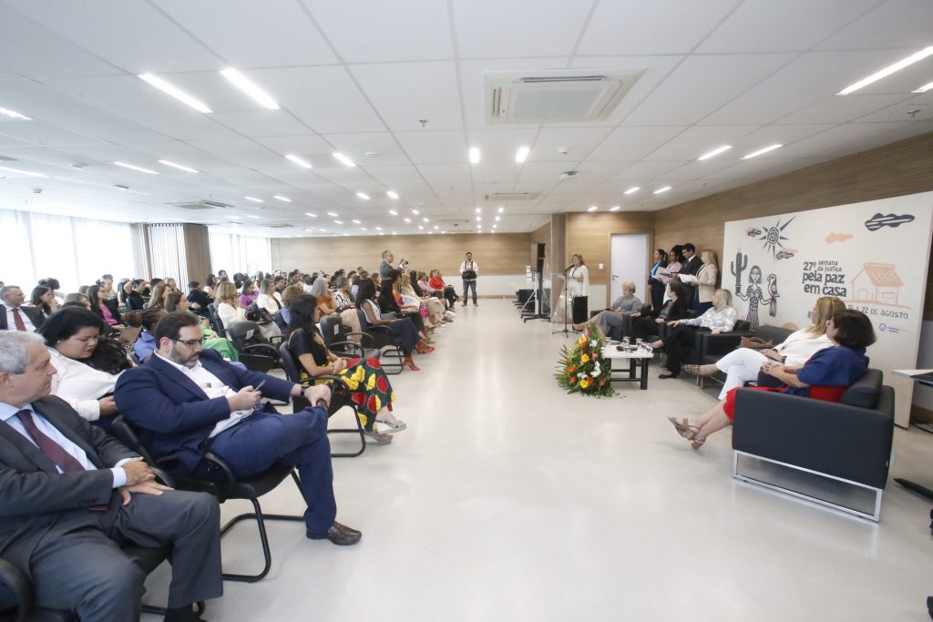 Primeiros dois dias da 27ª Semana da Justiça pela Paz em Casa integram ações e debates focados no cuidado e no suporte da mulher  
