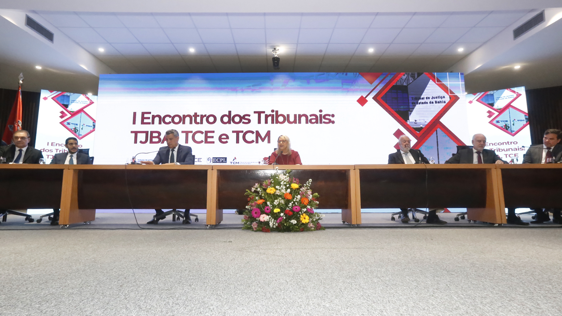 "I Encontro dos Tribunais: TJBA, TCE e TCM” é marcado por palestras e oficinas   
