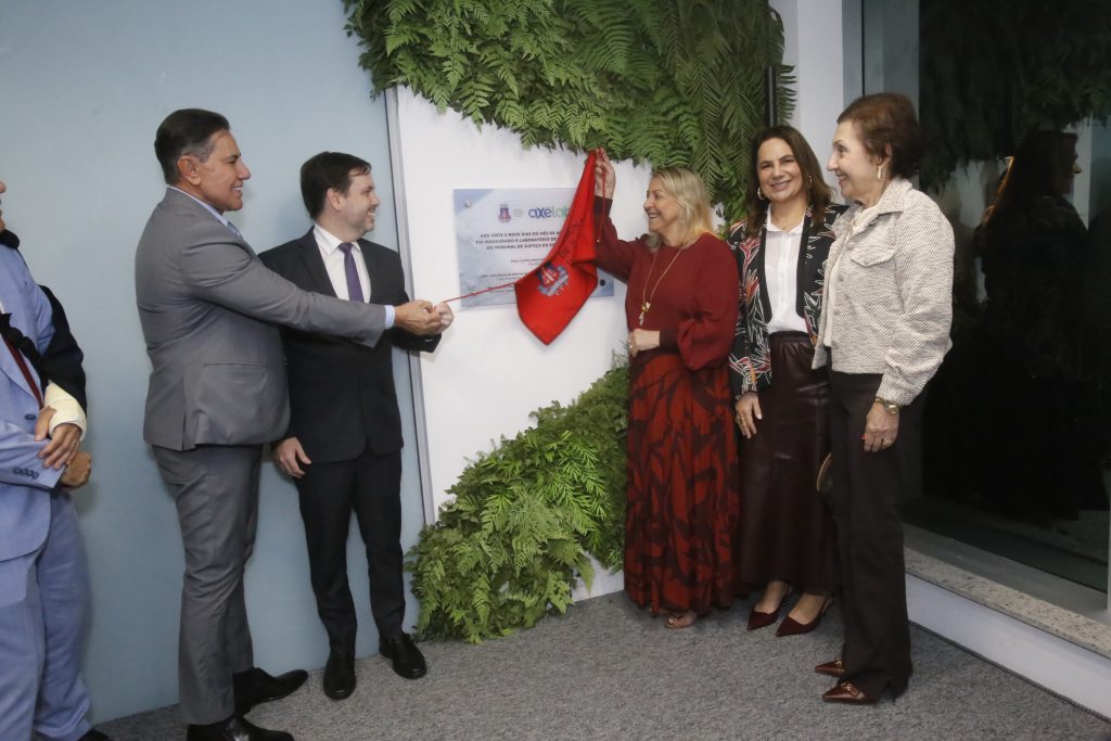 Presidente do TJBA inaugura laboratório de tecnologia e inovação: “o AxéLab proporcionará muitos projetos bons e que serão disseminados por todo país”  