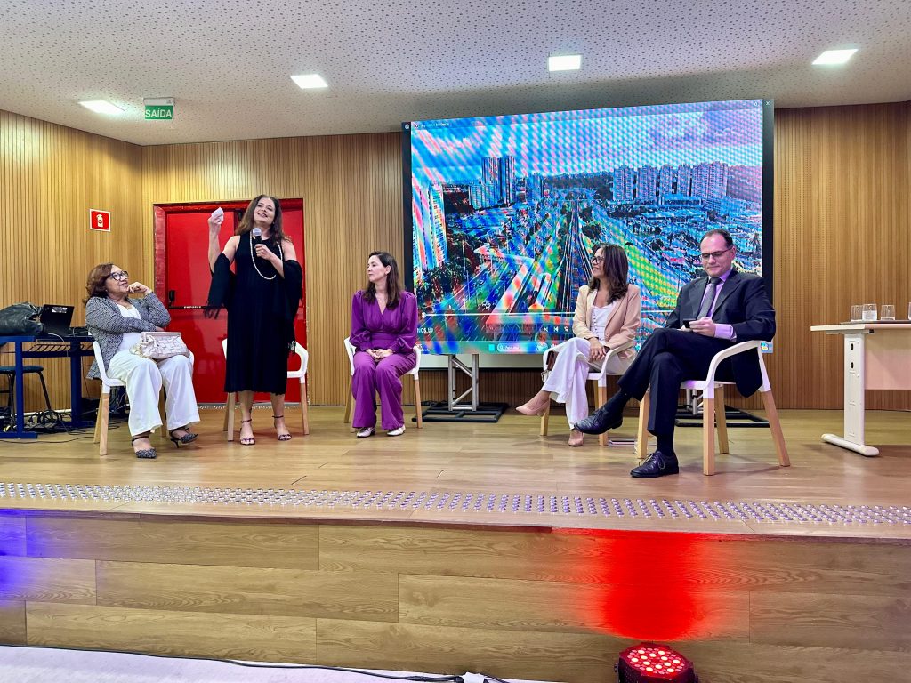 Desembargadora do TJBA defende a participação feminina nos espaços de poder em evento promovido por Centro Universitário   