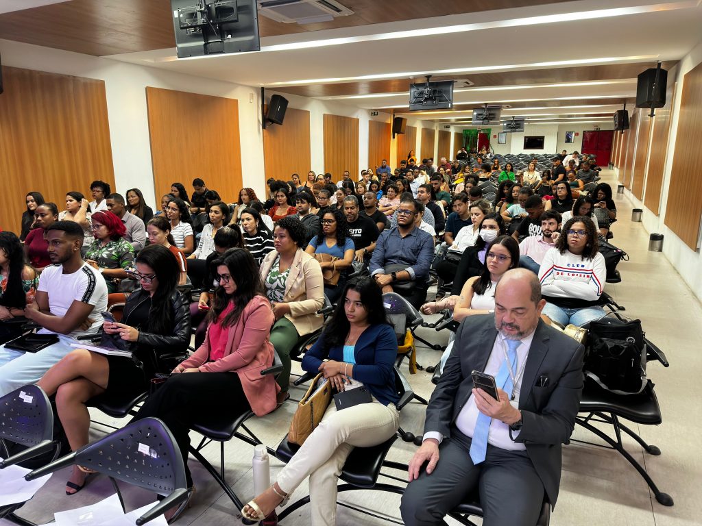 Desembargadora do TJBA defende a participação feminina nos espaços de poder em evento promovido por Centro Universitário   