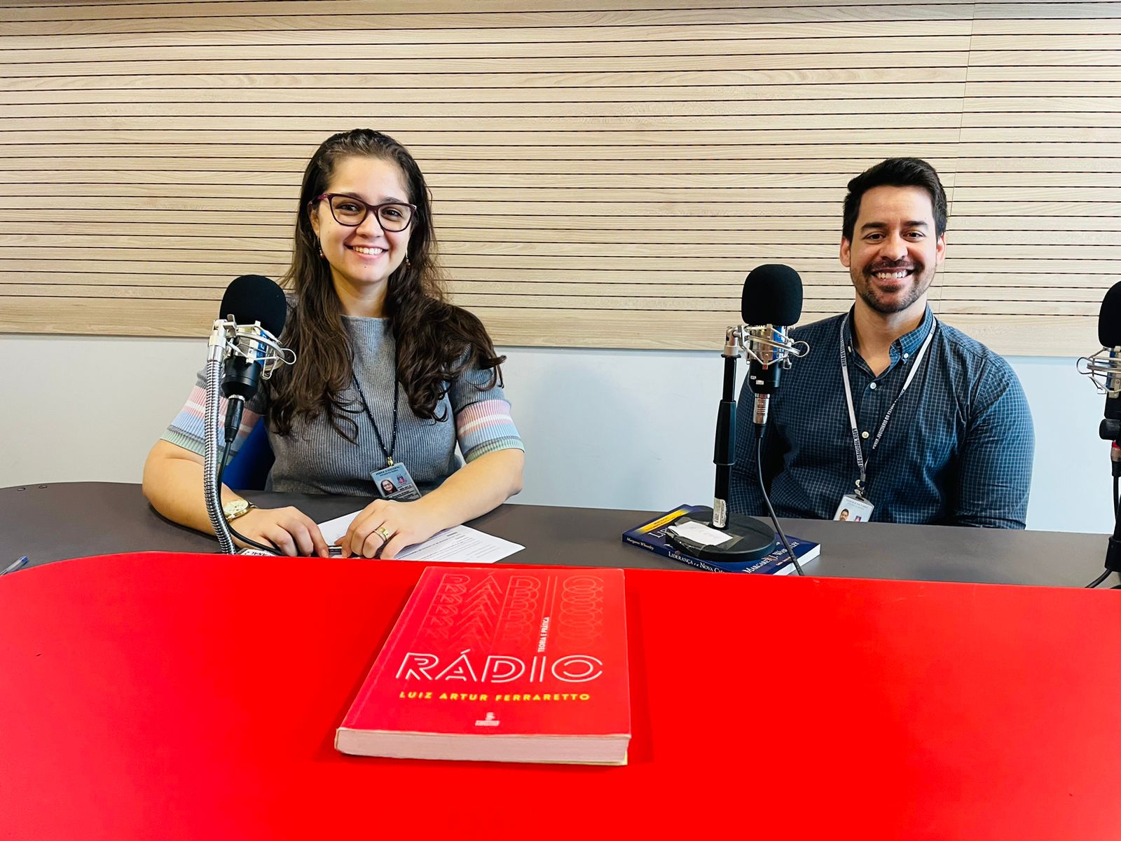 Podcast Mais Saúde aborda sobre bem-estar físico e emocional no ambiente de trabalho   