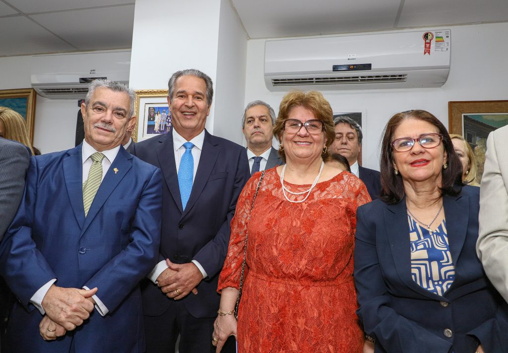 Juiz Renato Ribeiro Marques da Costa toma posse como Desembargador do TJBA; cerimônia lotou o Gabinete da Presidência   