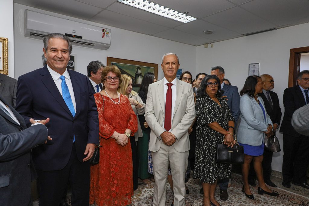 Juiz Renato Ribeiro Marques da Costa toma posse como Desembargador do TJBA; cerimônia lotou o Gabinete da Presidência   