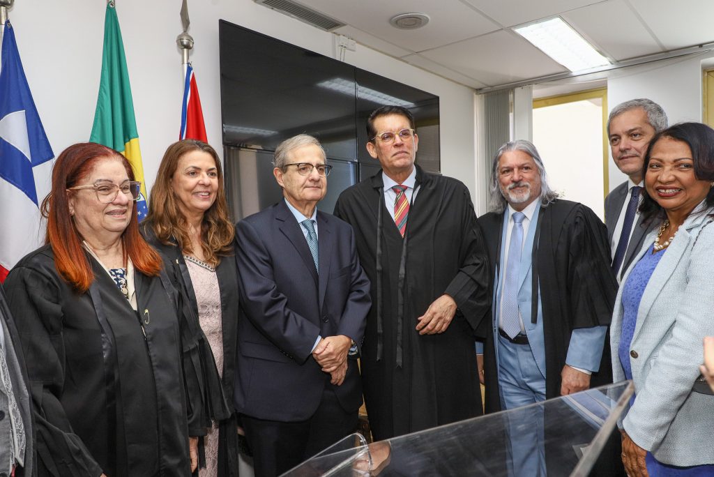Juiz Renato Ribeiro Marques da Costa toma posse como Desembargador do TJBA; cerimônia lotou o Gabinete da Presidência   
