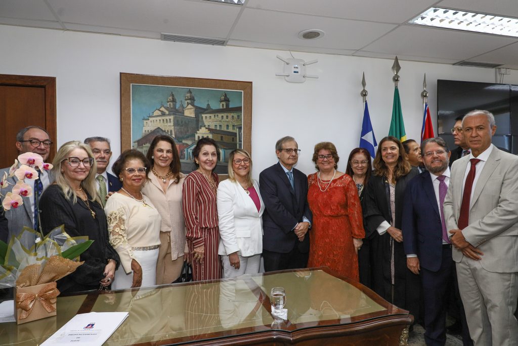 Juiz Renato Ribeiro Marques da Costa toma posse como Desembargador do TJBA; cerimônia lotou o Gabinete da Presidência   