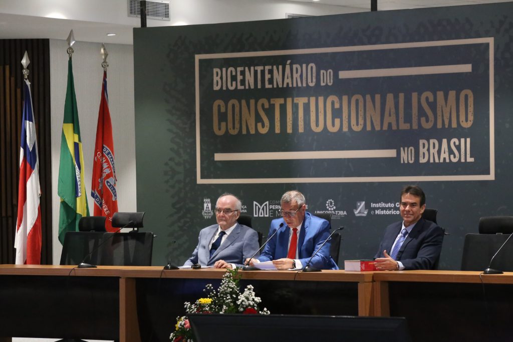 Evento Bicentenário do Constitucionalismo no Brasil discute a origem e as conexões do pensamento constitucional    