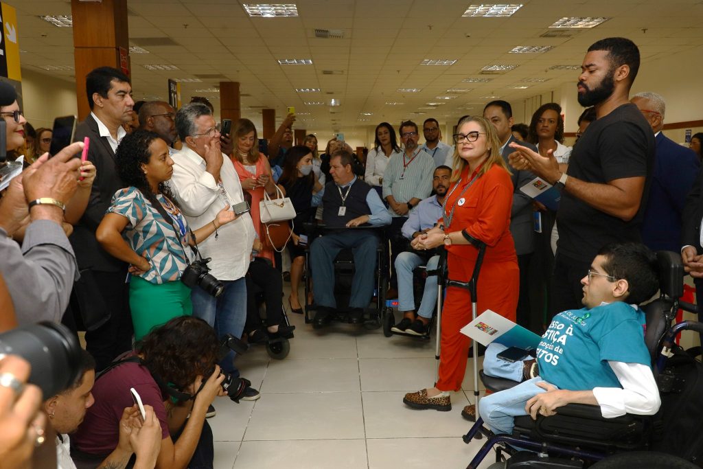 Desembargador do TJBA participa de inauguração da Central de Atendimento à Pessoa com Deficiência no SAC do Shopping da Bahia    