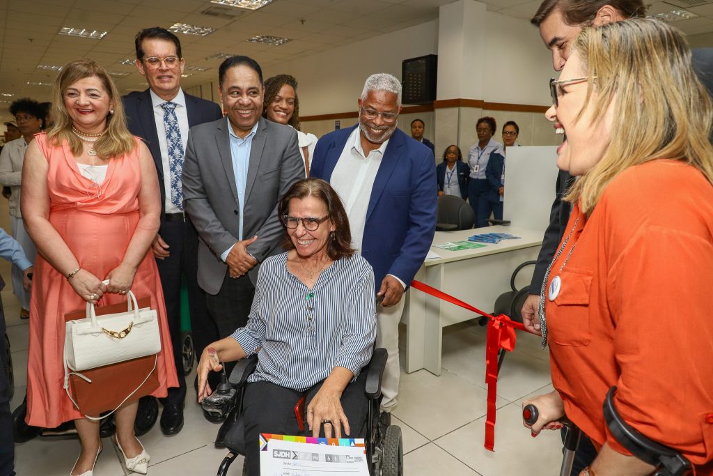 Desembargador do TJBA participa de inauguração da Central de Atendimento à Pessoa com Deficiência no SAC do Shopping da Bahia    