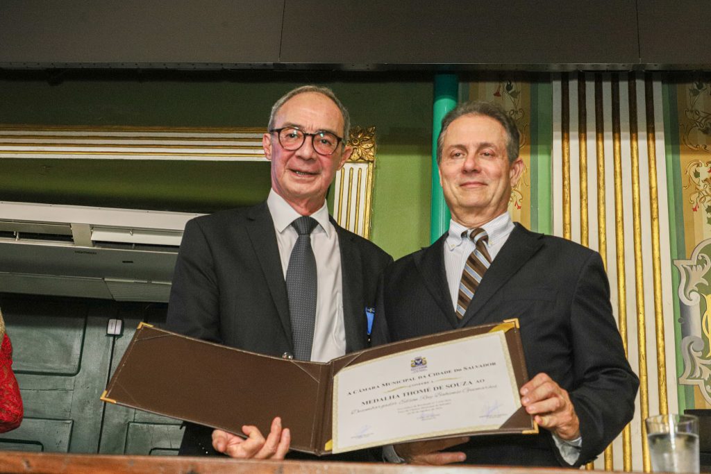 Desembargador Edson Bahiense recebe Medalha Thomé de Souza na Câmara Municipal de Salvador  