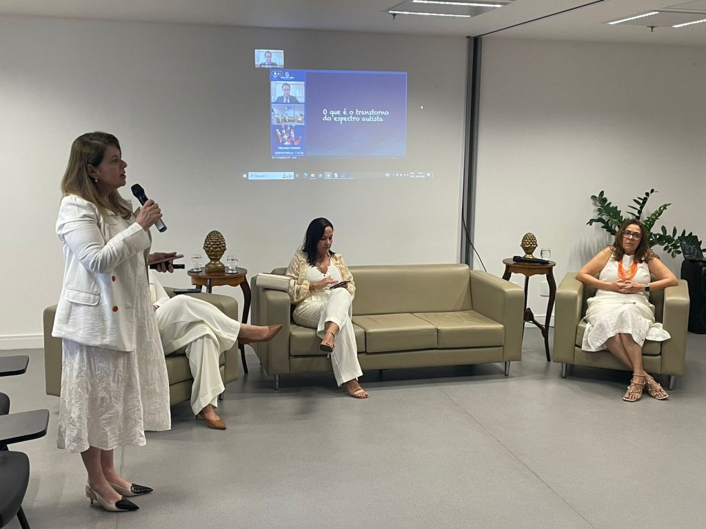 Fórum Permanente de Relações de Consumo debate o autismo e alerta para a prudência no tratamento de crianças com o espectro    