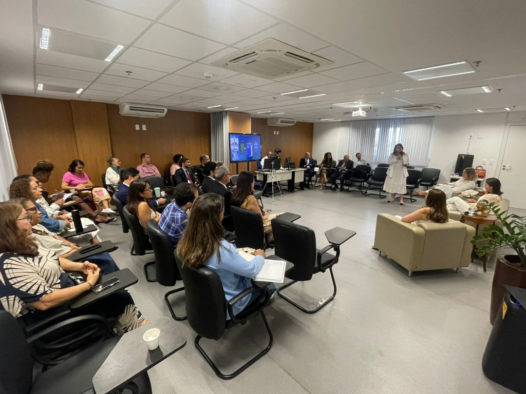 Fórum Permanente de Relações de Consumo debate o autismo e alerta para a prudência no tratamento de crianças com o espectro    