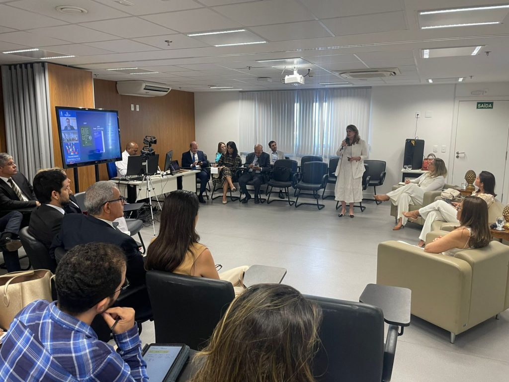 Fórum Permanente de Relações de Consumo debate o autismo e alerta para a prudência no tratamento de crianças com o espectro    