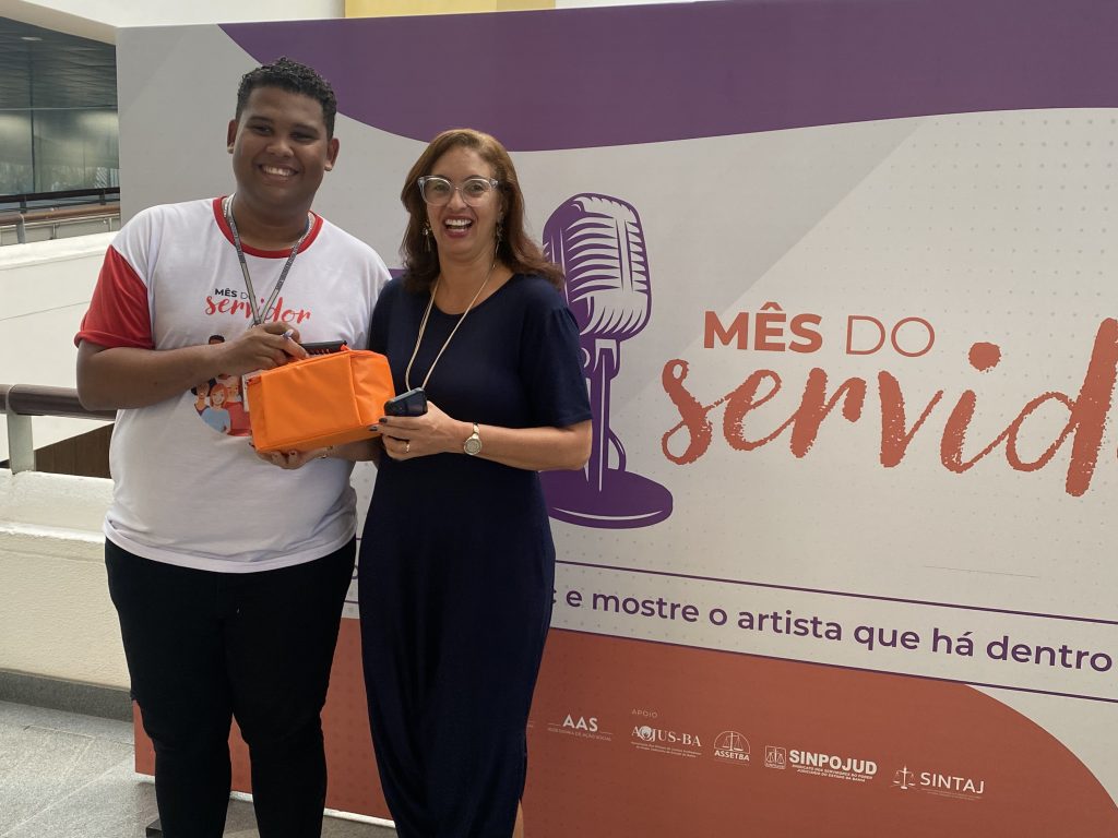Karaokê anima o Mês do Servidor no TJBA   