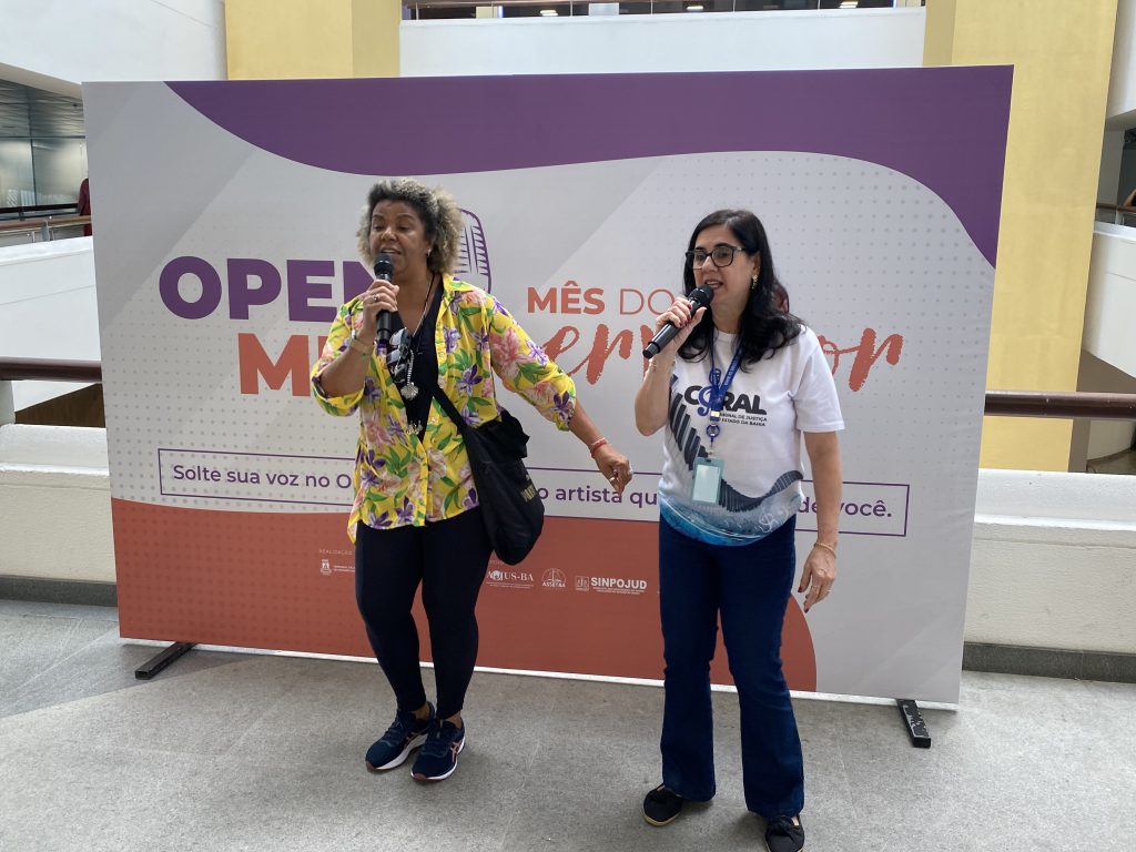 Karaokê anima o Mês do Servidor no TJBA   