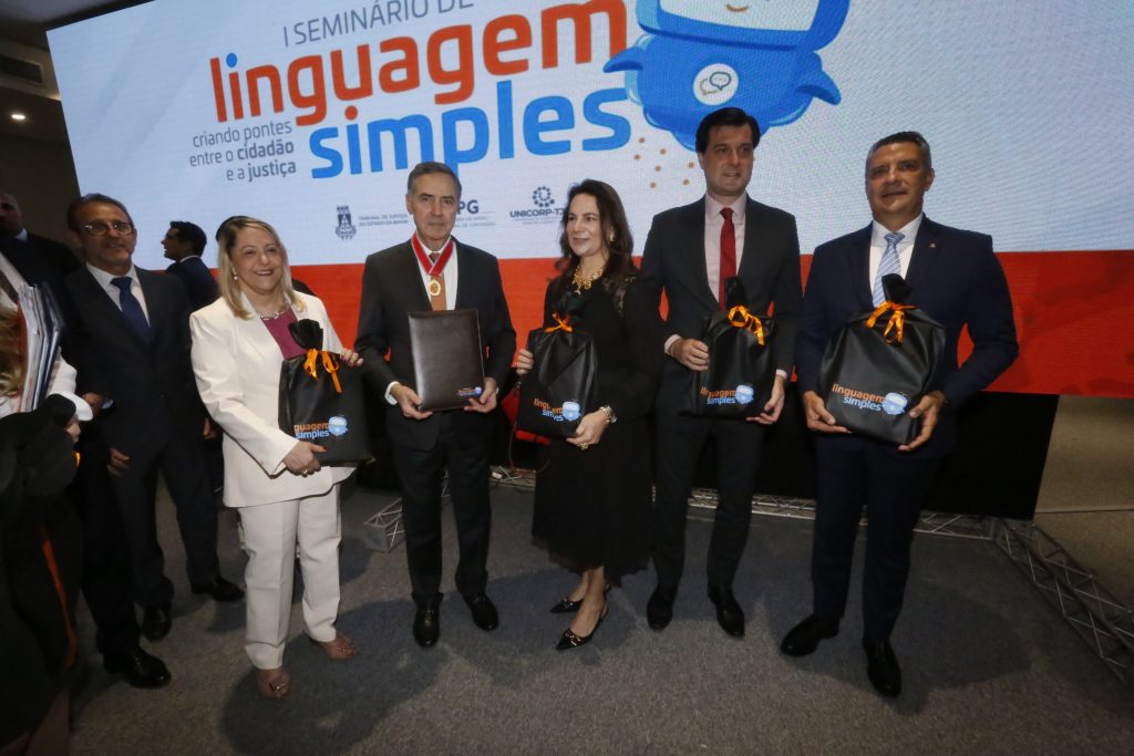 Presidente do STF e do CNJ, Ministro Luís Roberto Barroso, palestra no I Seminário da Linguagem Simples, promovido pelo TJBA: “Não devemos transformar a linguagem em um instrumento de poder e exclusão”    