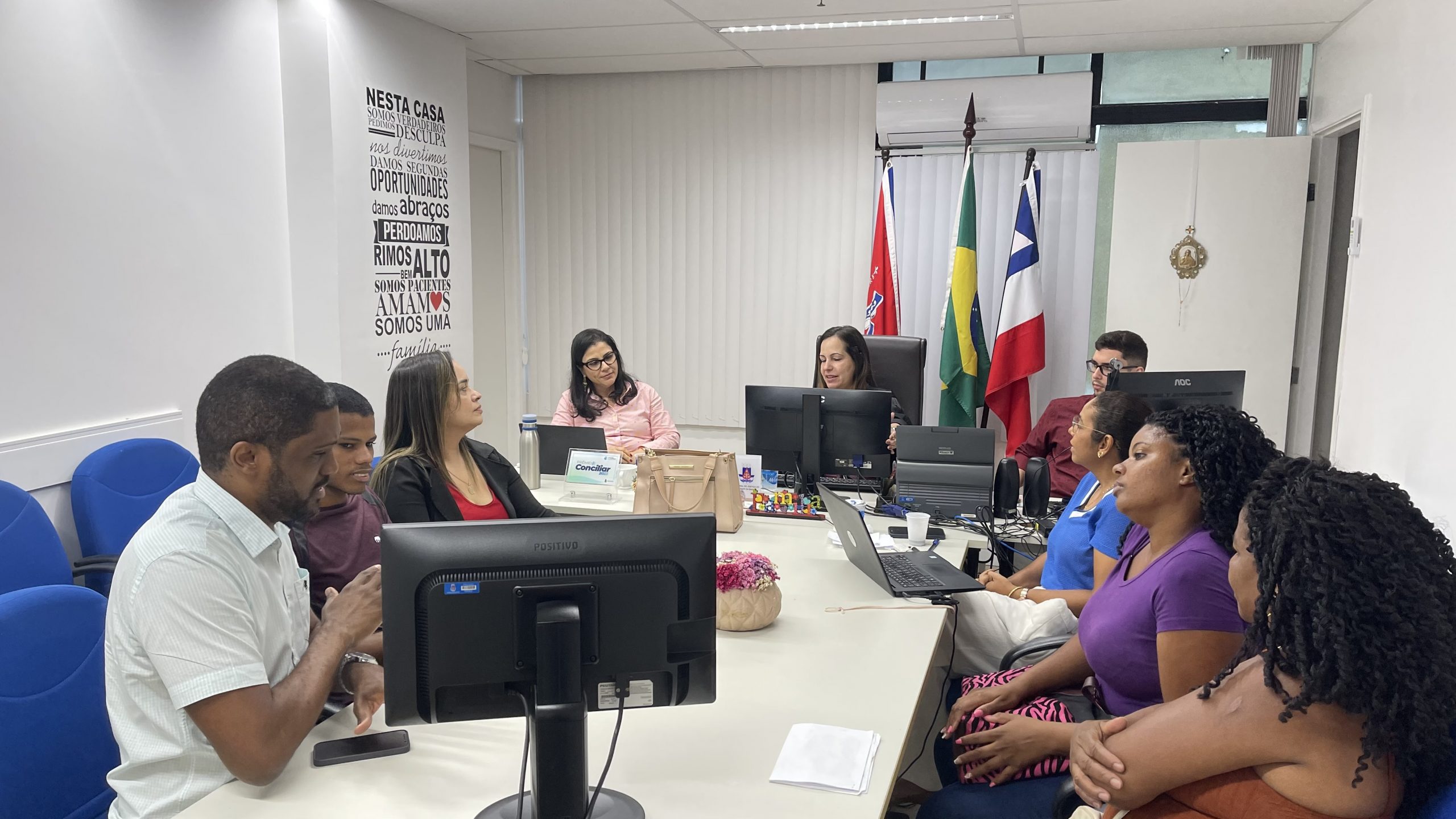 Juíza Bárbara Bastos possibilita, mediante o auxílio do intérprete de libras, o acesso de pessoa com deficiência à Justiça    