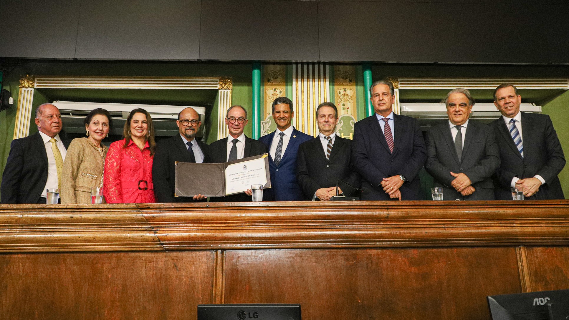 Desembargador Edson Bahiense recebe Medalha Thomé de Souza na Câmara Municipal de Salvador  
