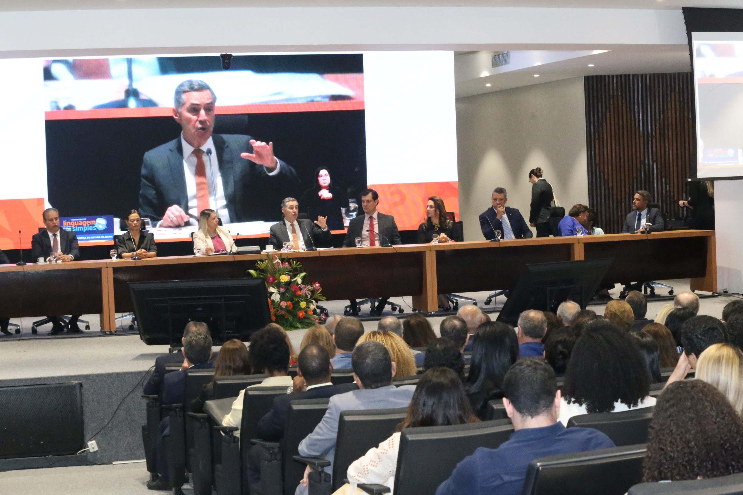 Presidente do STF e do CNJ, Ministro Luís Roberto Barroso, palestra no I Seminário da Linguagem Simples, promovido pelo TJBA: “Não devemos transformar a linguagem em um instrumento de poder e exclusão”    