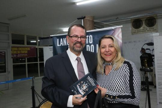 Presidente do TJBA prestigia lançamento de livro do Professor Paulo Modesto    