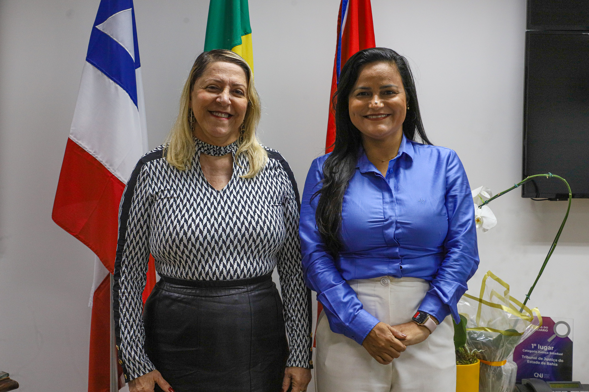 Prefeita eleita de Lauro de Freitas faz visita institucional à Presidência do TJBA   