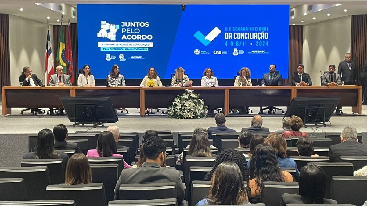 TJBA inicia Semanas de Conciliação; evento de abertura é marcado por premiação e assinatura de termo    