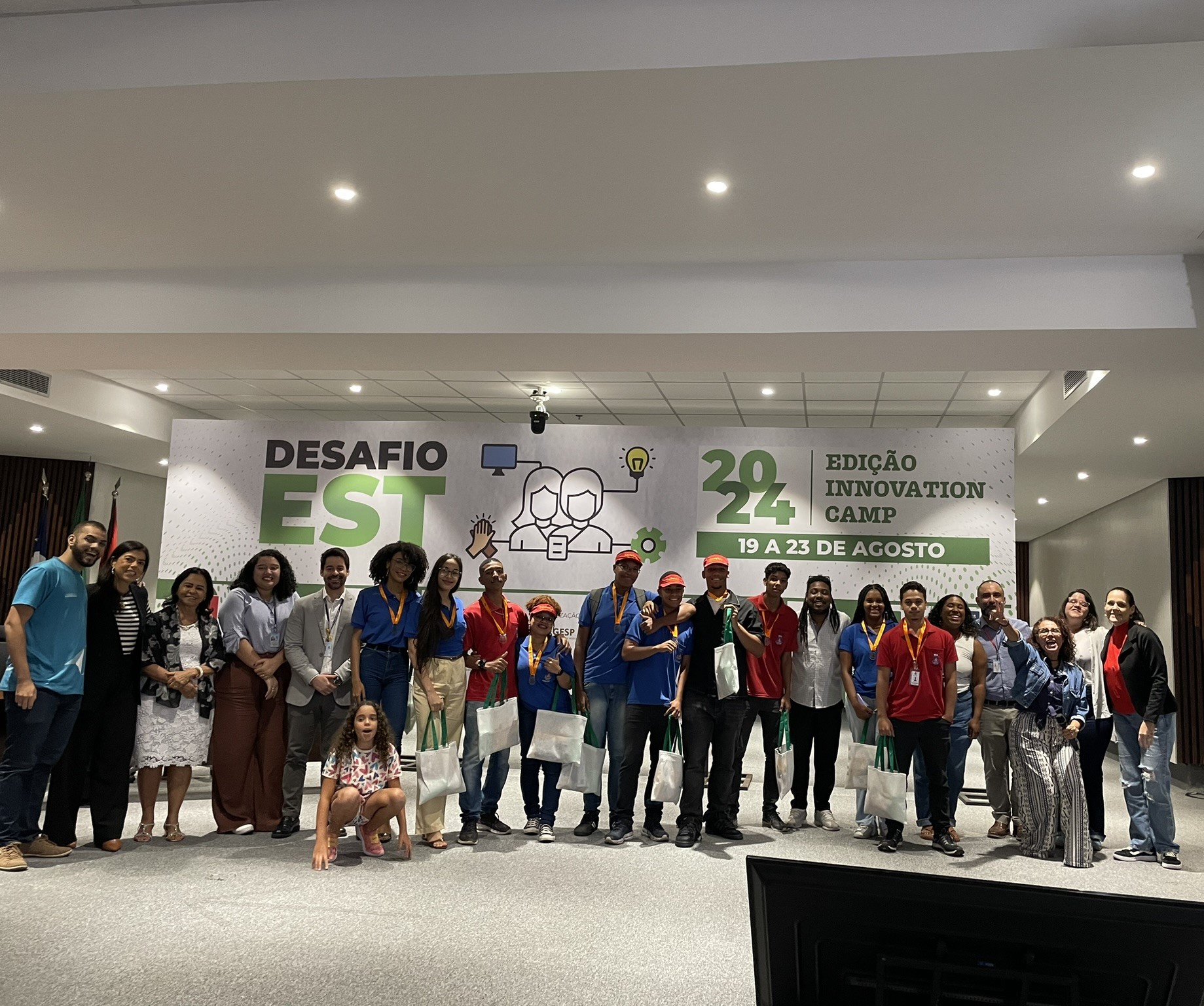 Desafio Est “Edição Innovation Camp” contagia estagiários e fortalece o espírito de equipe    