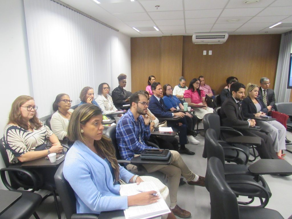 Fórum Permanente de Relações de Consumo debate o autismo e alerta para a prudência no tratamento de crianças com o espectro    