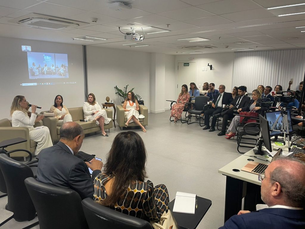 Fórum Permanente de Relações de Consumo debate o autismo e alerta para a prudência no tratamento de crianças com o espectro    