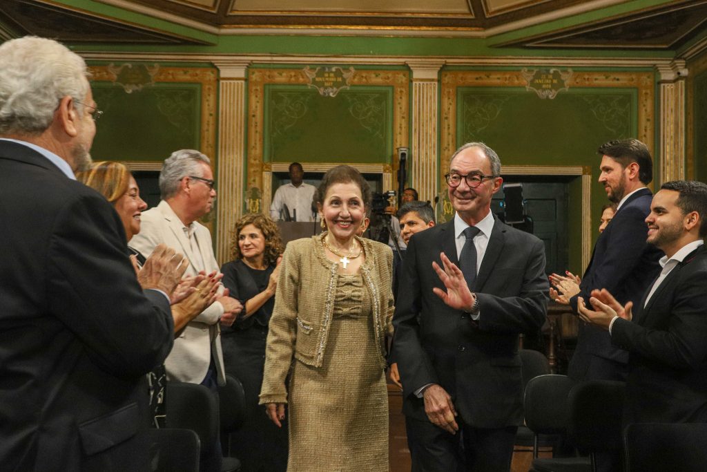 Desembargador Edson Bahiense recebe Medalha Thomé de Souza na Câmara Municipal de Salvador  