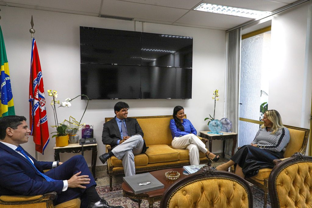 Prefeita eleita de Lauro de Freitas faz visita institucional à Presidência do TJBA   