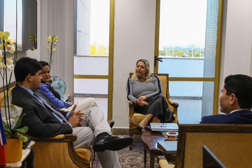 Prefeita eleita de Lauro de Freitas faz visita institucional à Presidência do TJBA   