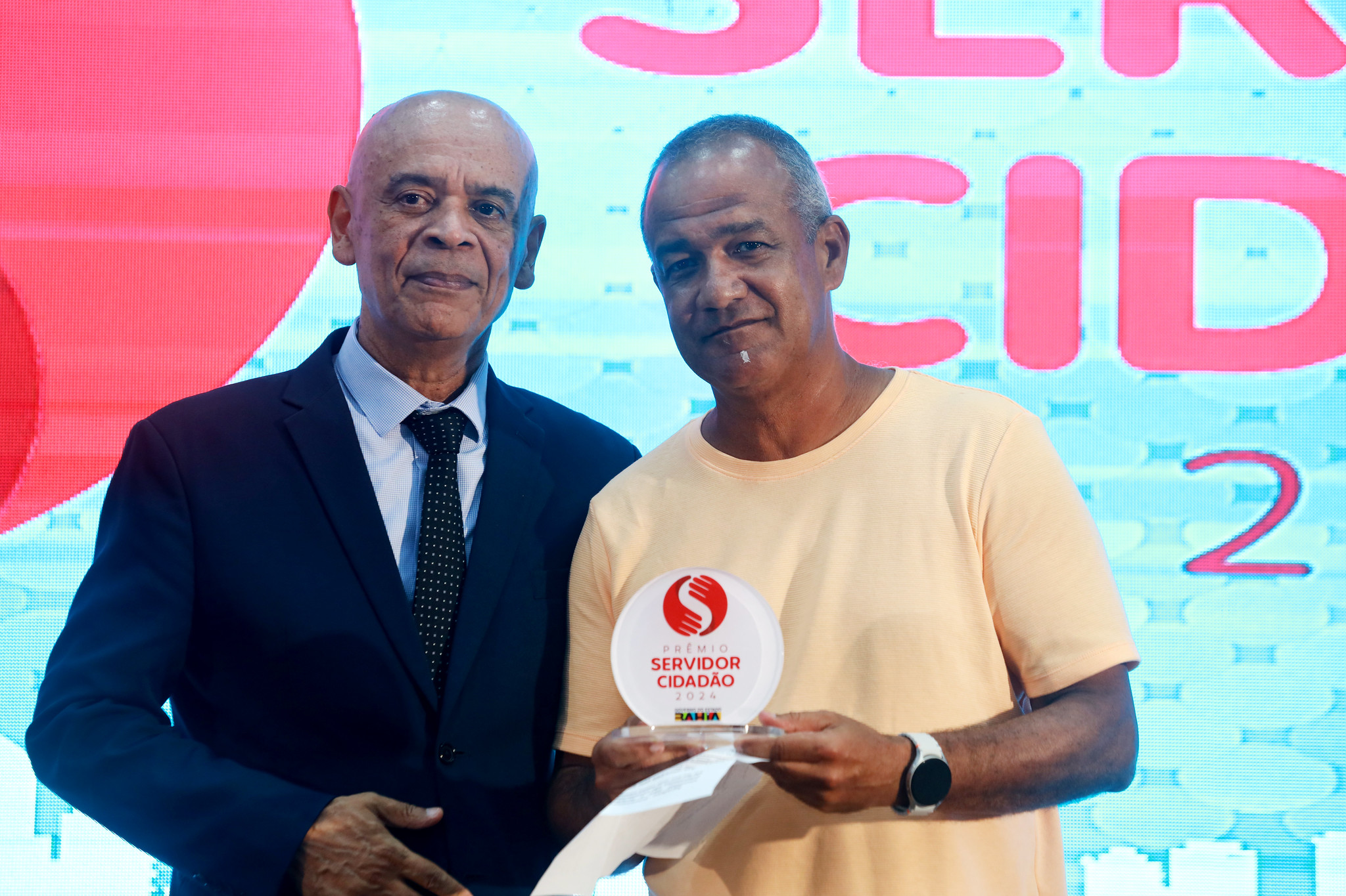 Servidor do TJBA é homenageado com troféu na 17ª edição do Prêmio Servidor Cidadão    