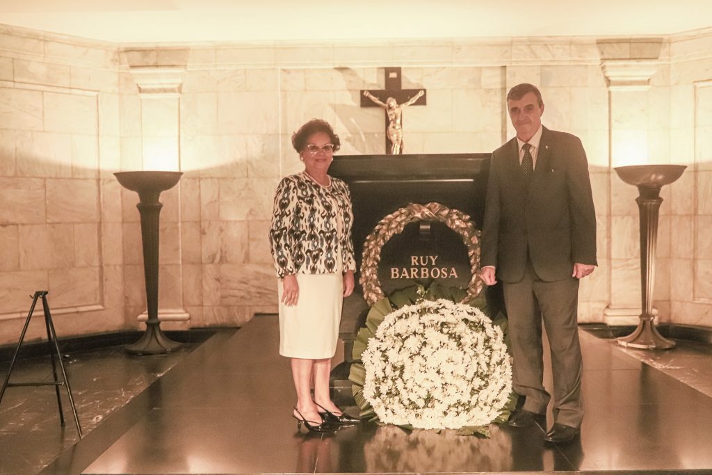 Celebração dos 175 anos do nascimento de Ruy Barbosa é encerrada com homenagem no prédio histórico que leva o nome do jurista     
