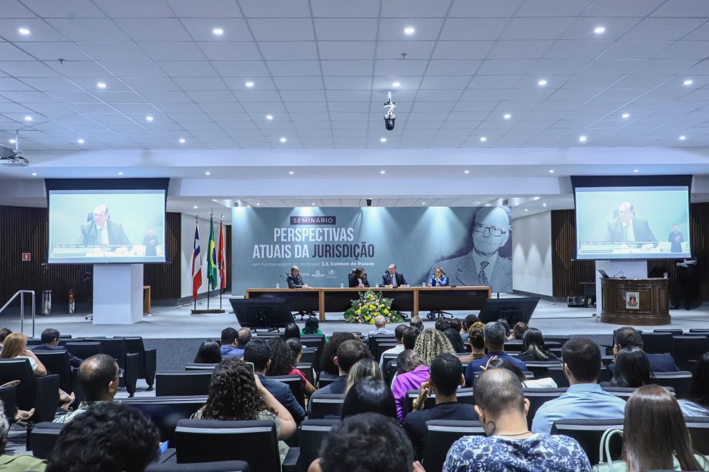 Célebre jurista J.J. Calmon de Passos é homenageado no Seminário Perspectivas Atuais da Jurisdição: “Seu pensamento está vivo”, diz Vice-Presidente do TJBA  