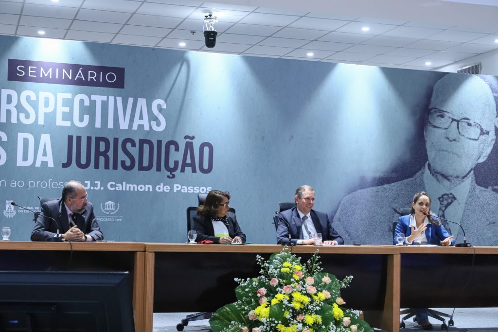 Célebre jurista J.J. Calmon de Passos é homenageado no Seminário Perspectivas Atuais da Jurisdição: “Seu pensamento está vivo”, diz Vice-Presidente do TJBA  