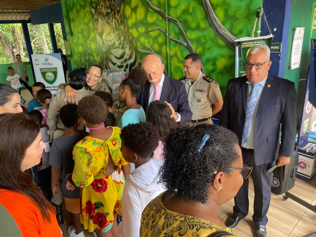 TJBA proporciona a crianças de casas de acolhimento visita à Companhia de Polícia de Proteção Ambiental     