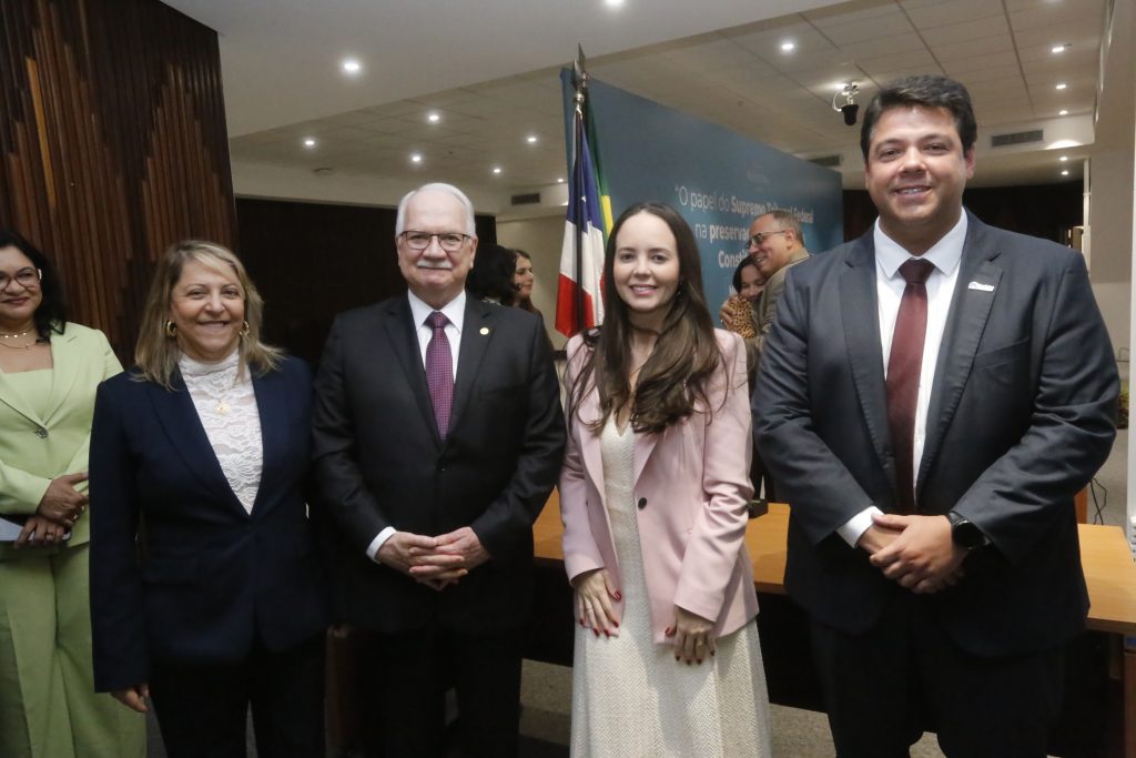 Presidente do TJBA entrega Medalha de Mérito do Judiciário ao Ministro Edson Fachin; evento foi marcado por palestra e pela defesa da institucionalidade