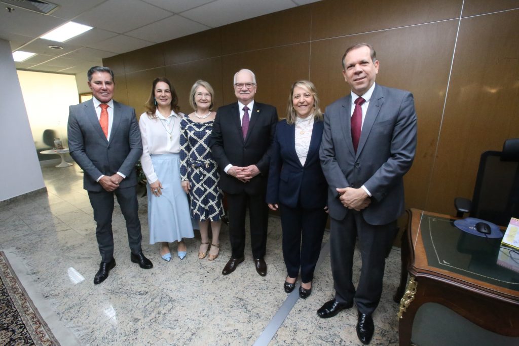Presidente do TJBA entrega Medalha de Mérito do Judiciário ao Ministro Edson Fachin; evento foi marcado por palestra e pela defesa da institucionalidade
