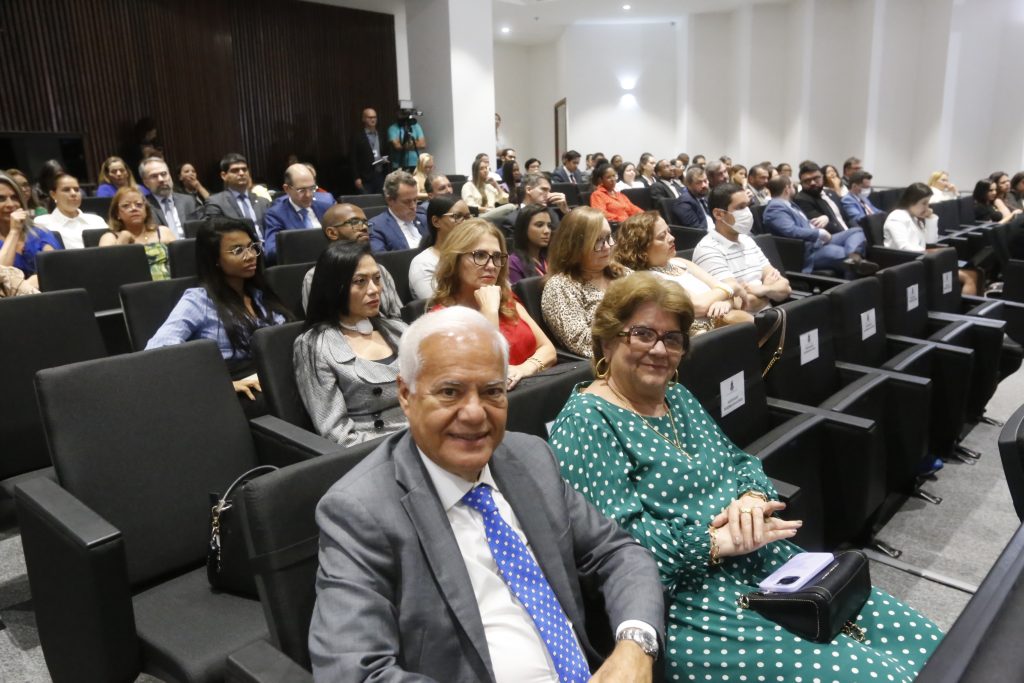 Presidente do TJBA entrega Medalha de Mérito do Judiciário ao Ministro Edson Fachin; evento foi marcado por palestra e pela defesa da institucionalidade